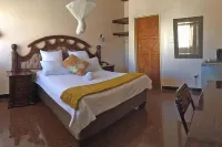 Woodlands Lodge & Tours