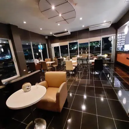 Maneerote Hotel