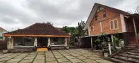 The Cabin Bungalow Hotels in Cangkringan