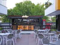Elysium Green Suites - bar