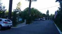 Marin Lodge - Parking
