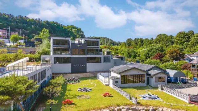 加平JH泳池別墅及豪華露營