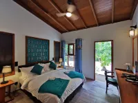 Village Hideaways & Spas Hotel a Fulhadhoo