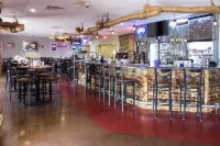 Econo Lodge Inn & Suites Brookings - bar
