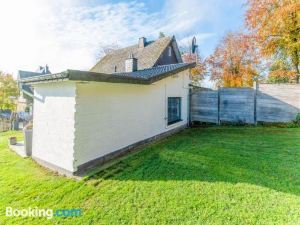 Alluting Cottage in Bullingen With Sauna and Jacuzzi