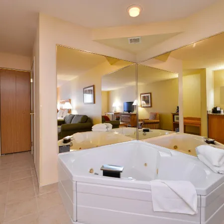 Duluth Inn & Suites Near Spirit Mountain