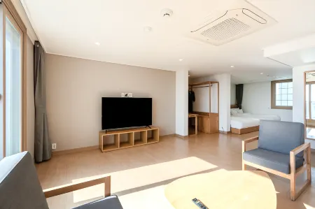 Heyy Seogwipo Hotel