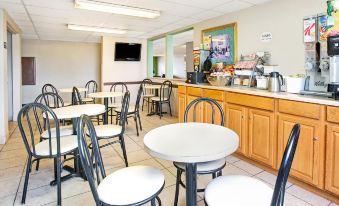 Super 8 by Wyndham Henderson North East Denver