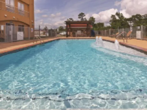 La Quinta Inn & Suites by Wyndham Bridge City