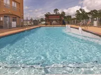 La Quinta Inn & Suites by Wyndham Bridge City