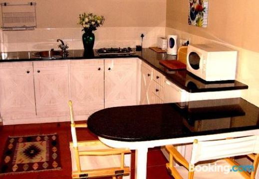 Rose Garden Manor House - Housity