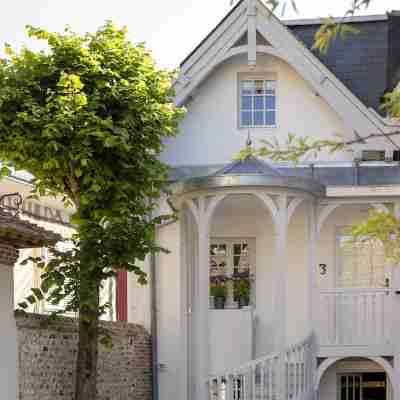 Hôtel Saint-Delis - la Maison du Peintre - Relais & Châteaux Hotel Exterior