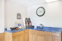 Days Inn by Wyndham Fayetteville - breakfast