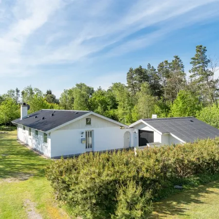 "Ehm" - 600m from the Sea Hotels in Jerup
