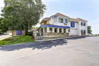 Motel 6 Pinole, CA - parking