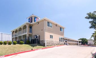 Motel 6 Azle, TX