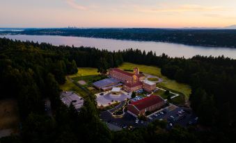 The Lodge at St Edward State Park