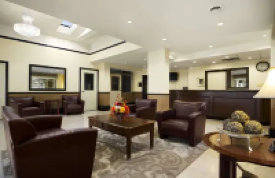 Super 8 by Wyndham Brockville - Motels