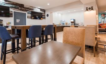 Best Western Plus New Barstow Inn  Suites