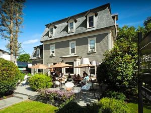 Le Pleasant Hôtel & Café