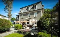 Le Pleasant Hôtel & Café Hotels in Sutton