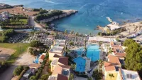 Malama Beach Holiday Village Hotels in der Nähe von Photo Studio Costa