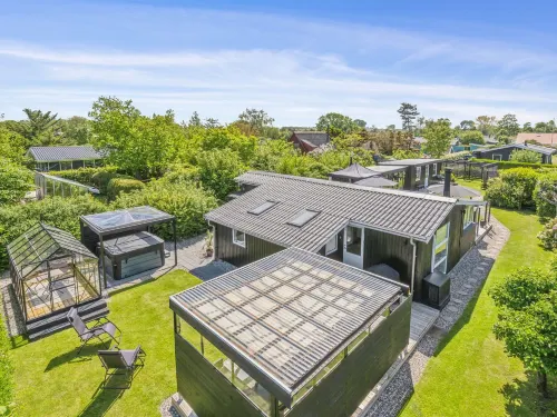 "Helmina" - 125m from the Sea