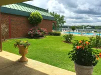 Super 8 by Wyndham Riverside Al
