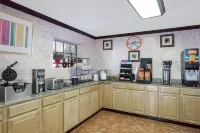 Howard Johnson by Wyndham Ft. Myers FL Các khách sạn ở Đô thành Myers