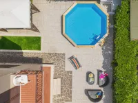 Antonia - Rooftop Pools