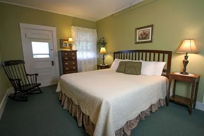 Fullerton Inn & Restaurant Hotels in Springfield