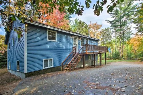 Bethel Chalet w/ Hot Tub: 3 Miles to Sunday River! - parking