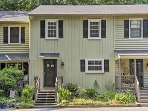 Tree-Lined Durham Townhome Close to Parks!