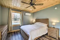 Cozy & Peaceful Waterfront Cabin on Porter Lake! - parking