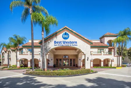 Comfort Suites Near Fairplex Отели рядом с достопримечательностью «Cal Poly Pomona College of Business Administration»