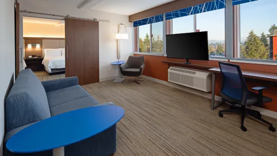 Holiday Inn Express & Suites Seattle-Sea-Tac Airport
