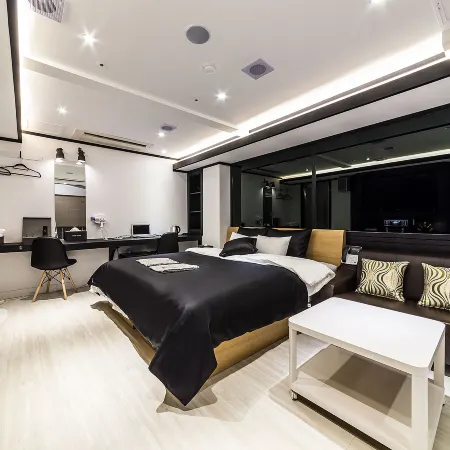 HOTEL SEVEN Отели рядом с достопримечательностью «Волмидо»