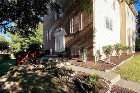 Executive Private Room w Bath Near Shopping