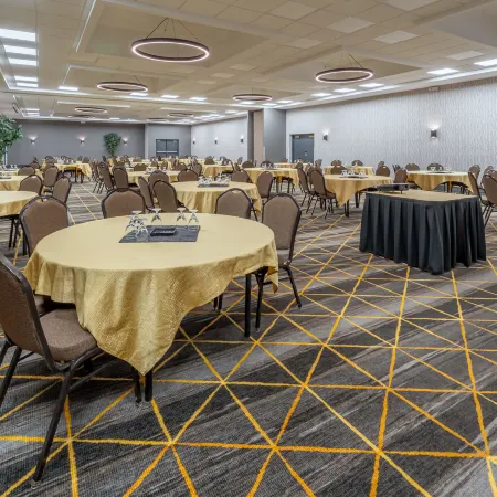 Holiday Inn & Suites WAUSAU-ROTHSCHILD by IHG