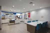 Holiday Inn Express & Suites MARQUETTE by IHG - petit déjeuner