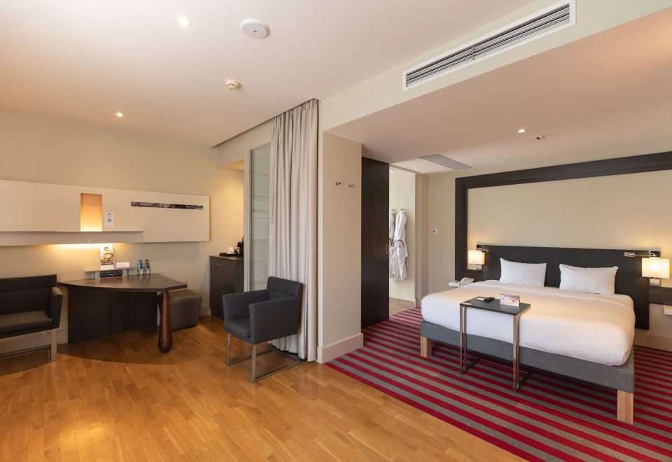 4. 머큐어 바르샤바..