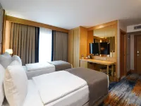 Days Inn by Wyndham Istanbul Bomonti Hotels near Bomontiada