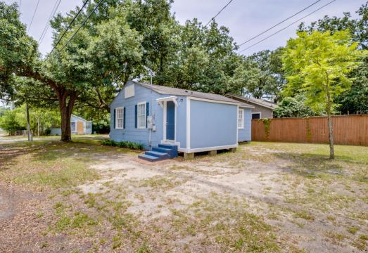 Cozy 3 Oaks Cottage in Gulfport Close to Beach! - Housity