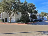 Studio 6 Extended Stay - Austin, TX - Midtown Hotels near Burr Field