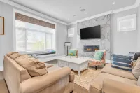 Vancouver West Cozy Retreat by Host Launch - 2-Star