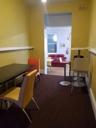 Backpackers Imperial Hotel Отели рядом с достопримечательностью «Tasmanian Museum and Art Gallery»