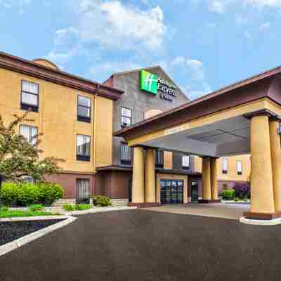 Holiday Inn Express & Suites Marysville Hotel Exterior