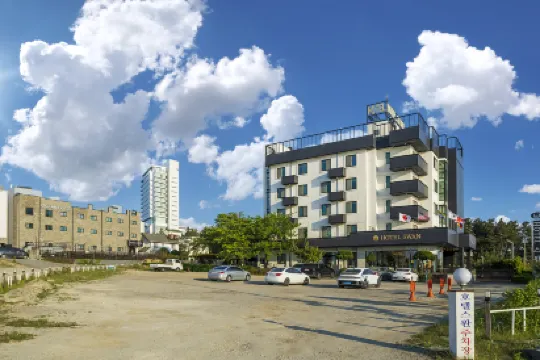 Gangneung Gyeongpodae Swan