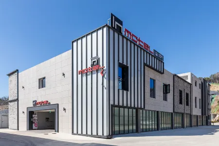 Andong in Hotel Отели рядом с достопримечательностью «Dosanseowon Confucian School»