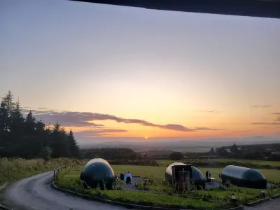 Forth Mountain Glamping Hotels near Saint James Gaa Club Grounds.